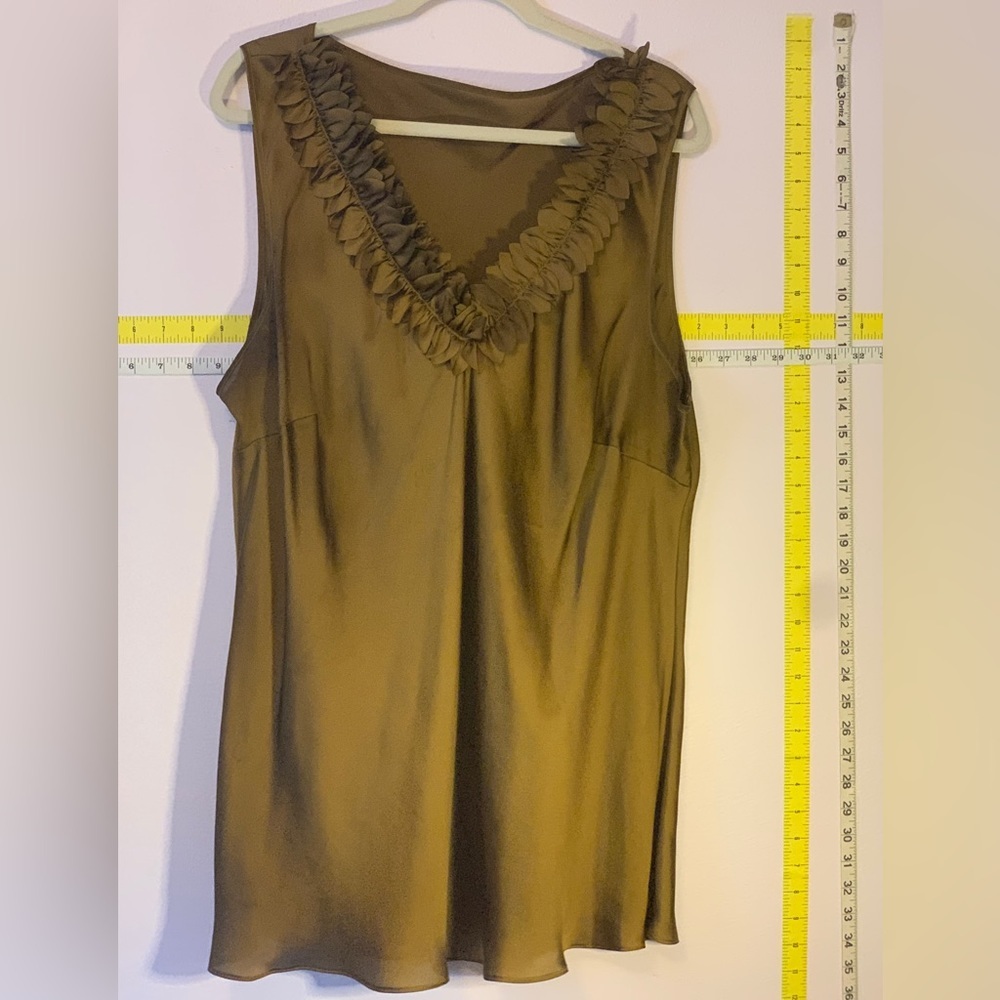 Sleeveless fancy shirt